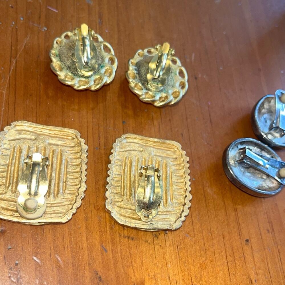 Vintage Lot of Clip on Earrings - Picture 4 of 4
